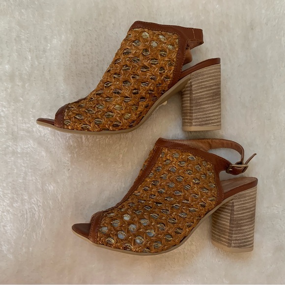 Morena Gabrielli Woven
Shooties - Picture 2 of 8